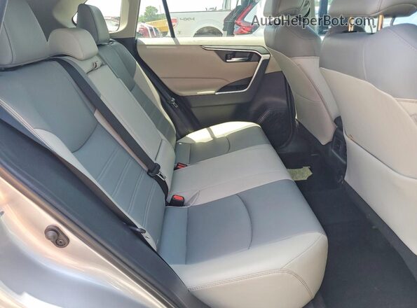 2T3C1RFV0MC090061 2021 TOYOTA RAV4 Серебряный Вид задних сидений