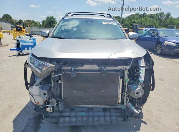 2T3C1RFV0MC090061 2021 TOYOTA RAV4 Серебряный Вид спереди
