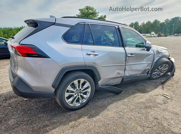 2T3C1RFV0PC228315 2023 TOYOTA RAV4 Silver Задня права чверть