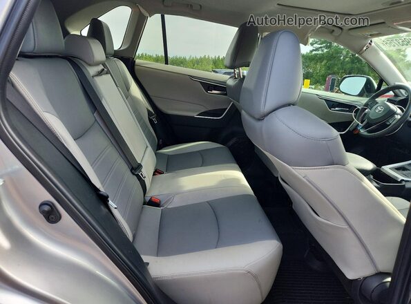 2T3C1RFV0PC228315 2023 TOYOTA RAV4 Silver Вид задніх сидінь