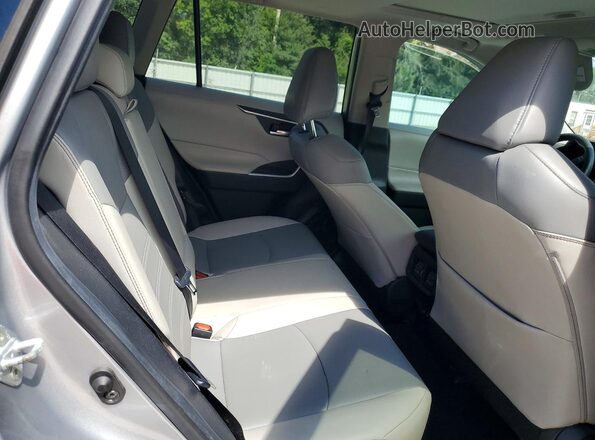 2T3C1RFV2LC053446 2020 TOYOTA RAV4 Silver Widok wnętrza z tyłu