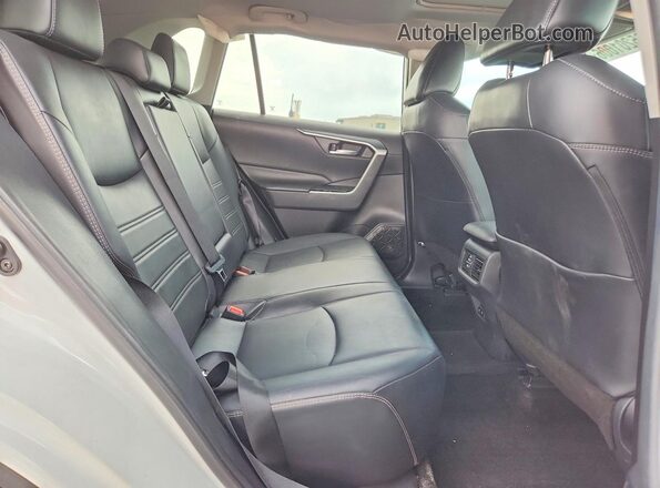 2T3C1RFV3KW026558 2019 TOYOTA RAV4 White უკანა სალონის ხედი