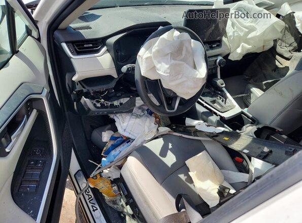 2T3C1RFV3RW347865 2024 TOYOTA RAV4 White Widok deski rozdzielczej