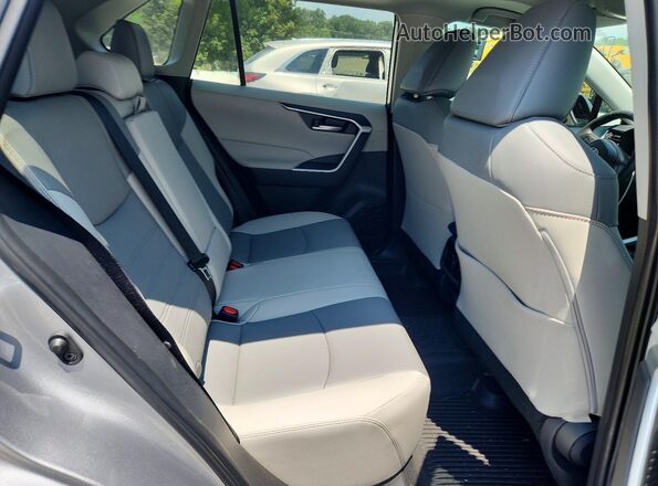 2T3C1RFV3SC337330 2025 TOYOTA RAV4 Gray Вид задньої частини салону