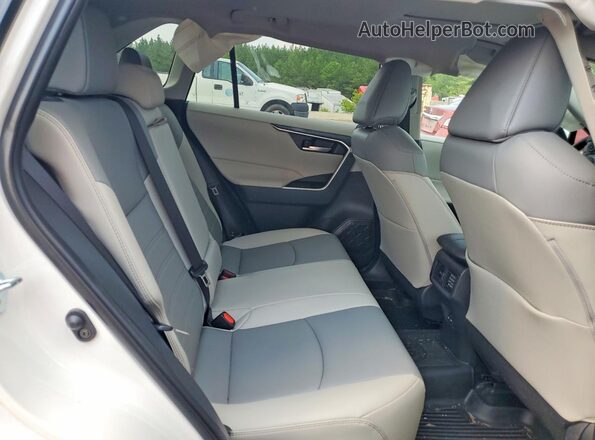 2T3C1RFV3SW436793 2025 TOYOTA RAV4 White Rear seats view