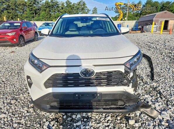2T3C1RFV4KW050562 2019 TOYOTA RAV4 White Front view