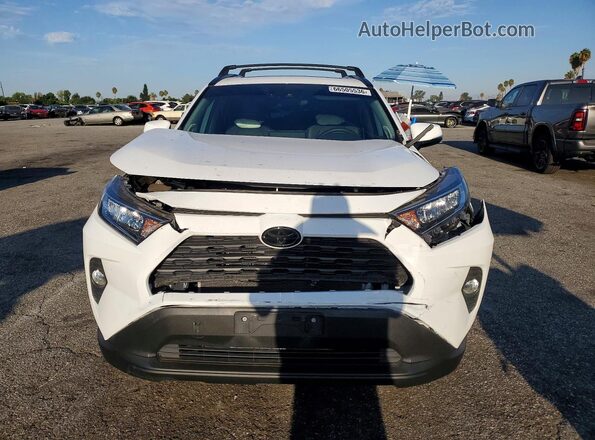 2T3C1RFV4LW097933 2020 TOYOTA RAV4 Белый Вид спереди
