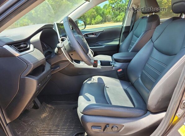2T3C1RFV4PW282263 2023 TOYOTA RAV4 Gray Front interior view