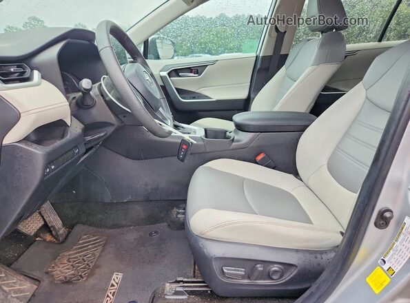 2T3C1RFV4PW286023 2023 TOYOTA RAV4 Silver წინა სალონის ხედი