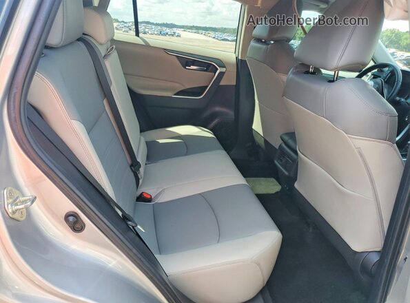 2T3C1RFV6KW012363 2019 TOYOTA RAV4 Silver Rear interior view