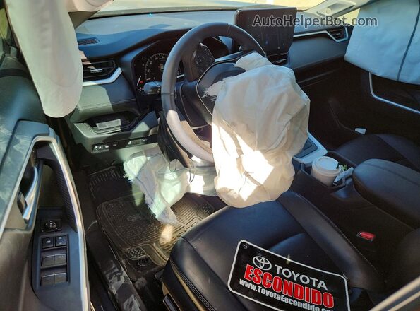 2T3C1RFV7PW285237 2023 TOYOTA RAV4 Серый Вид панели приборов