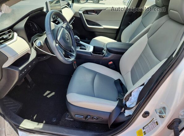 2T3C1RFV7RW350753 2024 TOYOTA RAV4 White Front interior view