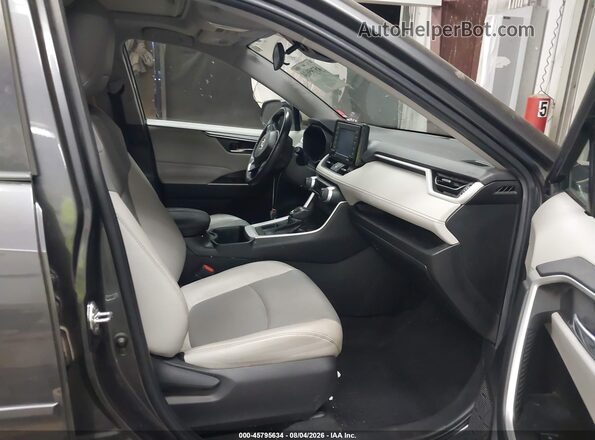 2T3C1RFV9NC192055 2022 TOYOTA RAV4 Серый Вид салона спереди