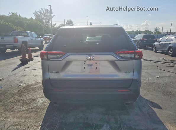 2T3C1RFV9PC227518 2023 TOYOTA RAV4 Silver უკანა ხედი