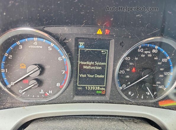 2T3DFREV0HW667988 2017 TOYOTA RAV4 White ხელსაწყოთა პანელის ხედი