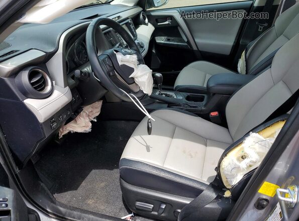 2T3DFREV1HW580214 2017 TOYOTA RAV4 Silver Widok wnętrza z przodu
