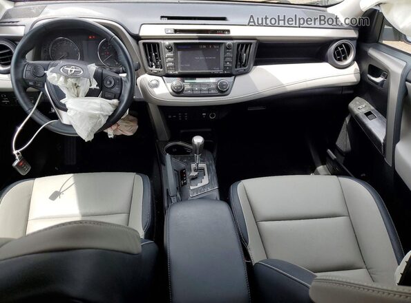 2T3DFREV1HW580214 2017 TOYOTA RAV4 Silver Widok deski rozdzielczej