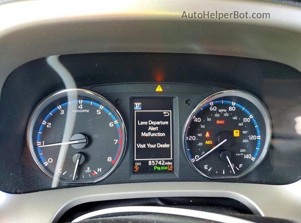2T3DFREV3HW569098 2017 TOYOTA RAV4 Серебряный Вид щитка приборов