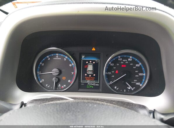 2T3DFREV3HW614752 2017 TOYOTA RAV4 Silver Widok tylnych siedzeń