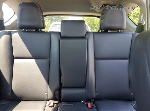 2T3DFREV5HW545028 2017 TOYOTA RAV4 White Вид задніх сидінь