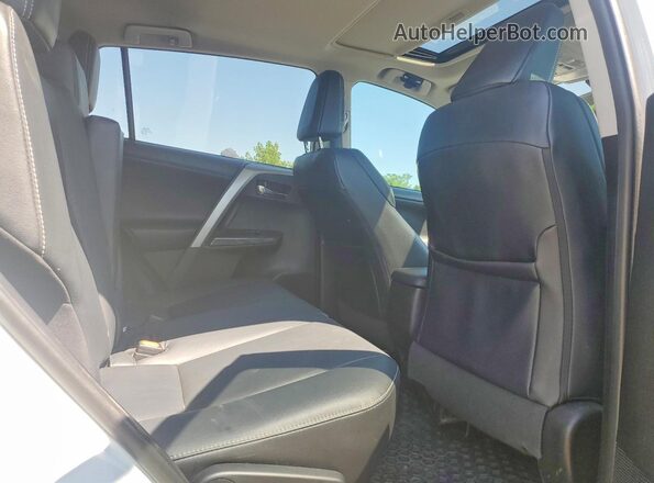 2T3DFREV5HW545028 2017 TOYOTA RAV4 White Вид задньої частини салону