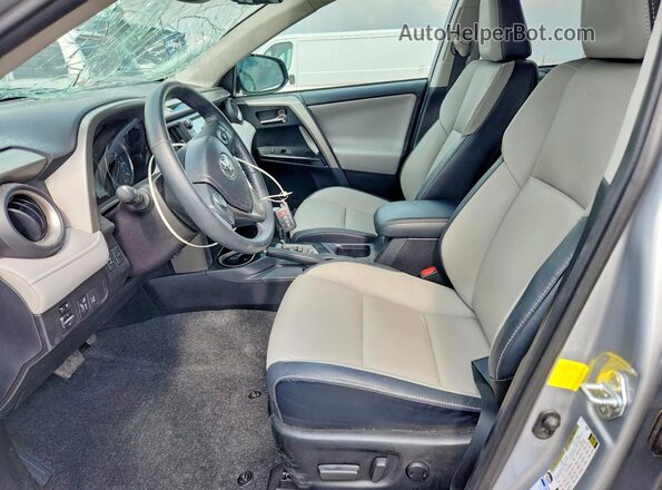 2T3DFREV6JW718853 2018 TOYOTA RAV4 Silver Սալոնի դիմացի տեսք