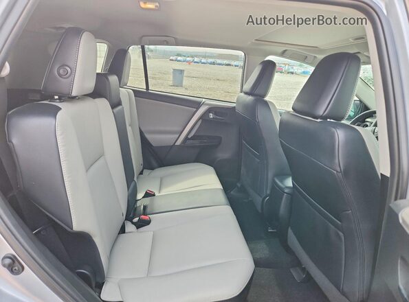 2T3DFREV6JW718853 2018 TOYOTA RAV4 Silver Հետևի նստատեղերի տեսք