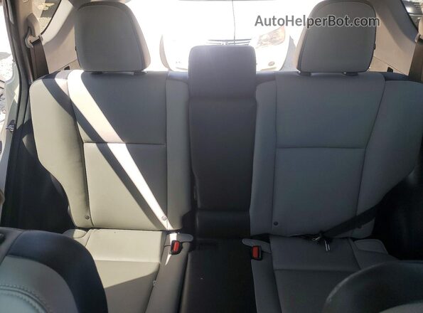 2T3DFREV8HW559358 2017 TOYOTA RAV4 White Հետևի նստատեղերի տեսք