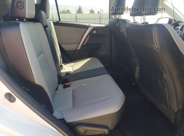 2T3DFREV8HW559358 2017 TOYOTA RAV4 White Սալոնի հետևի տեսք