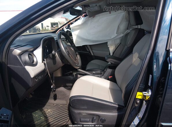2T3DFREV8HW578590 2017 TOYOTA RAV4 Blue Вид салону спереду