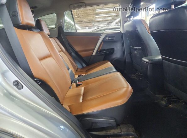 2T3DFREV9GW456528 2016 TOYOTA RAV4 Silver Հետևի նստատեղերի տեսք