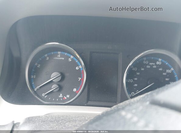 2T3DFREV9HW687642 2017 TOYOTA RAV4 Silver Вид задніх сидінь