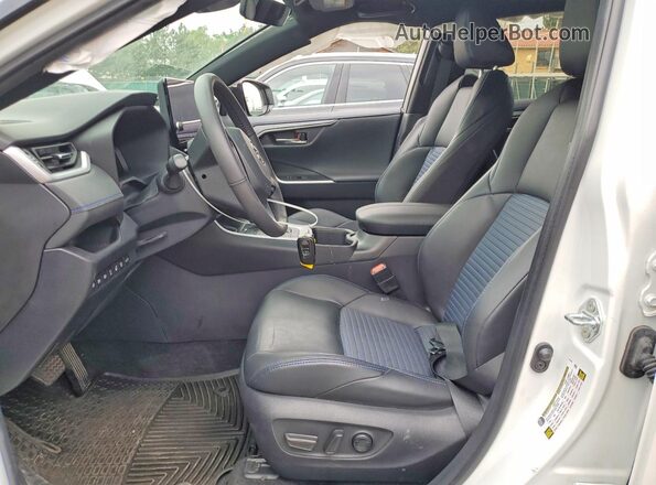 2T3E6RFV0RW059246 2024 TOYOTA RAV4 Белый Вид салона спереди