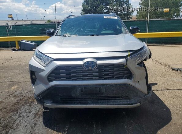 2T3EWRFV6LW099807 2020 TOYOTA RAV4 Серебряный Вид спереди