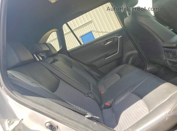 2T3EWRFV6LW099807 2020 TOYOTA RAV4 Серебряный Вид задней части салона