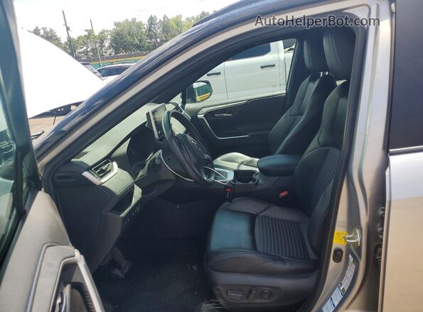 2T3EWRFV6LW099807 2020 TOYOTA RAV4 Серебряный Вид салона спереди