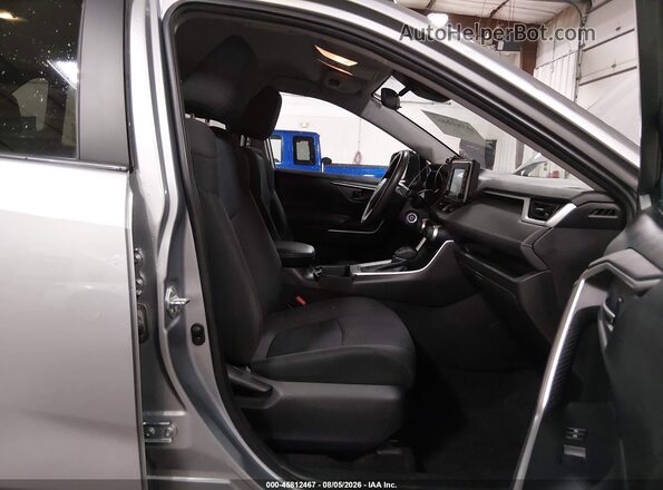 2T3F1RFV3LC085724 2020 TOYOTA RAV4 Серебряный Вид салона спереди