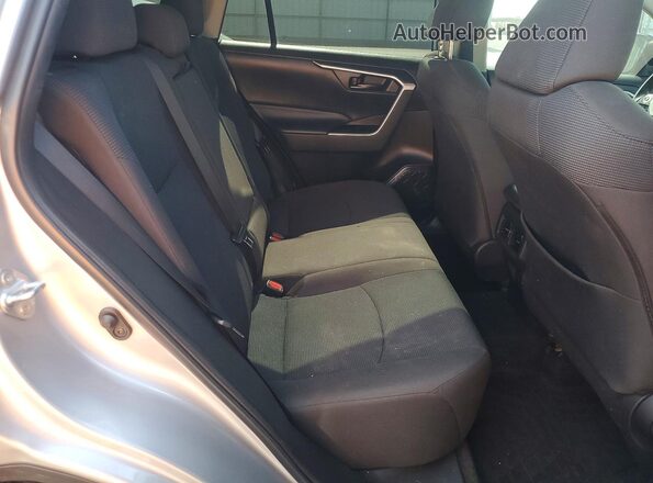 2T3F1RFV7NW279139 2022 TOYOTA RAV4 Silver Widok wnętrza z tyłu