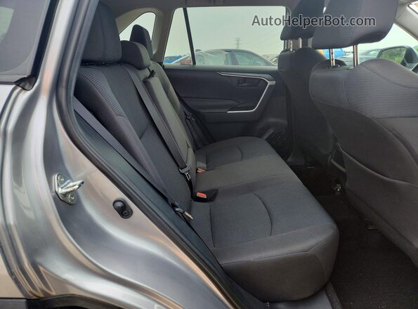 2T3F1RFV9LC111260 2020 TOYOTA RAV4 Silver Widok tylnych siedzeń