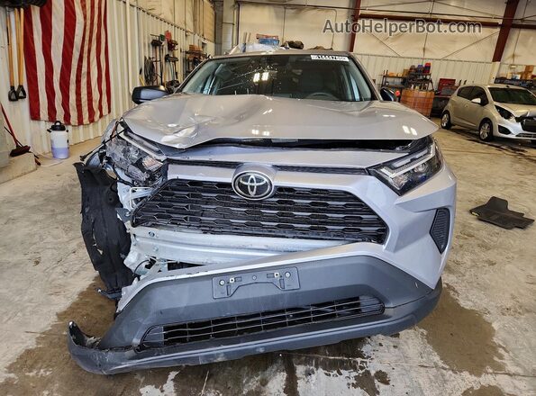2T3F1RFVXRC476698 2024 TOYOTA RAV4 Silver Widok z przodu