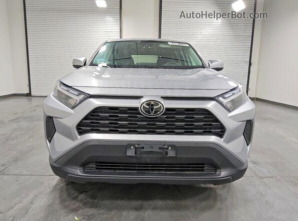 2T3G1RFV1RC478196 2024 TOYOTA RAV4 Silver Вид спереду