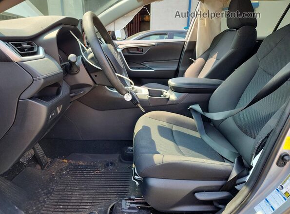 2T3G1RFV5MW152506 2021 TOYOTA RAV4 Silver Front interior view