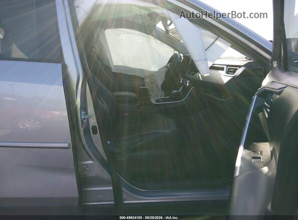 2T3H1RFV0KW051889 2019 TOYOTA RAV4 Серебряный Вид салона спереди