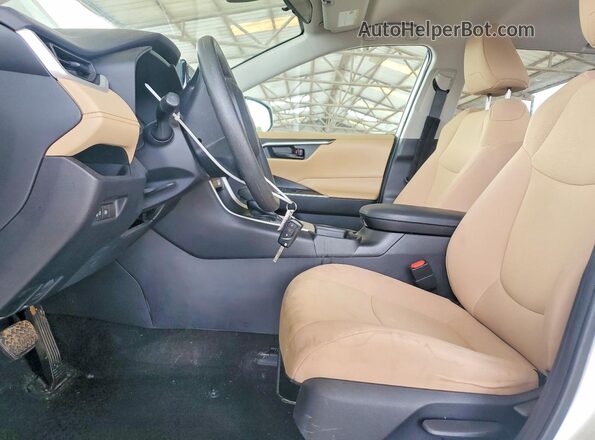 2T3H1RFV4MC121639 2021 TOYOTA RAV4 White Front interior view