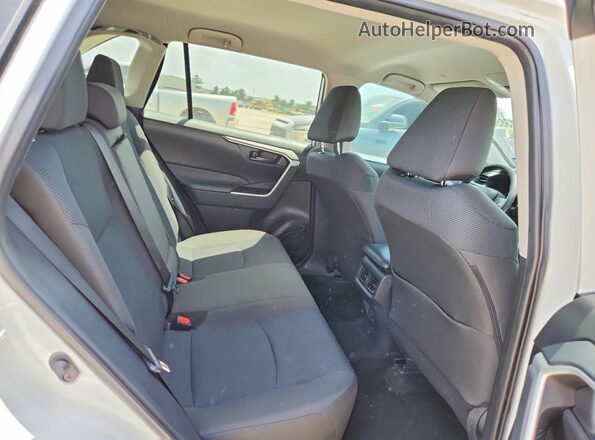 2T3H1RFV9RW351702 2024 TOYOTA RAV4 White Widok tylnych siedzeń