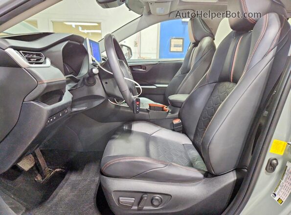 2T3J1RFV6PW342308 2023 TOYOTA RAV4 Green Вид салону спереду