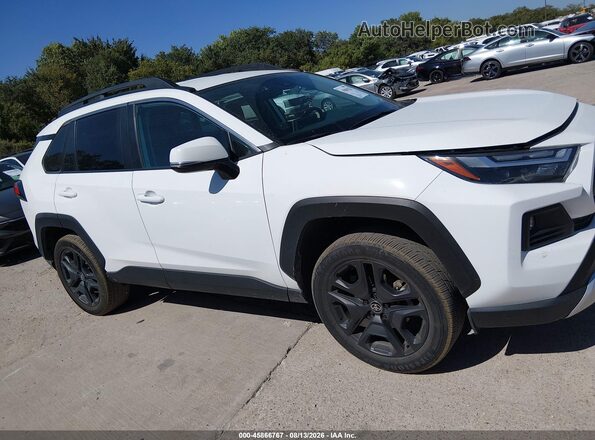 2T3J1RFV6RW476898 2024 TOYOTA RAV4 White Widok wnętrza z tyłu