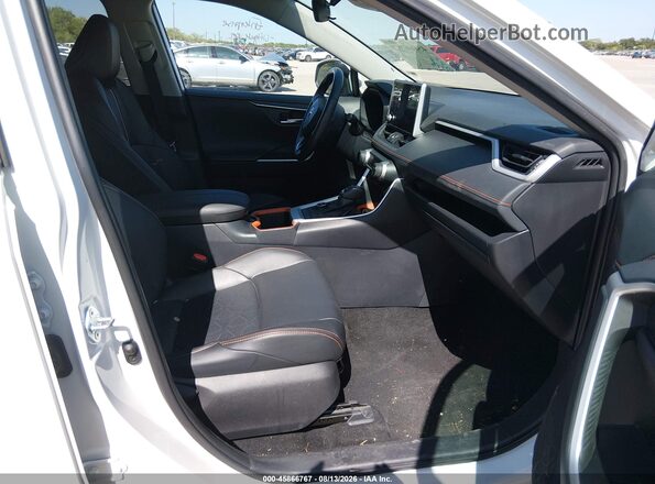 2T3J1RFV6RW476898 2024 TOYOTA RAV4 White Widok wnętrza z przodu