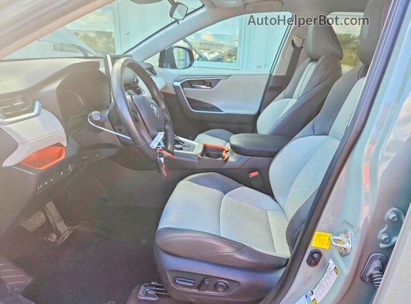 2T3J1RFV9KC006596 2019 TOYOTA RAV4 Серый Вид салона спереди