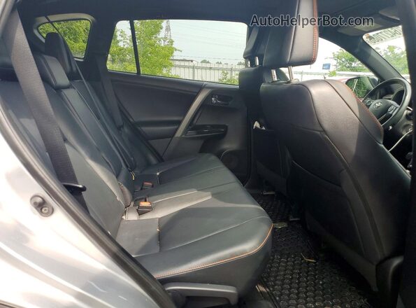 2T3JFREV5GW414375 2016 TOYOTA RAV4 Silver Widok wnętrza z tyłu